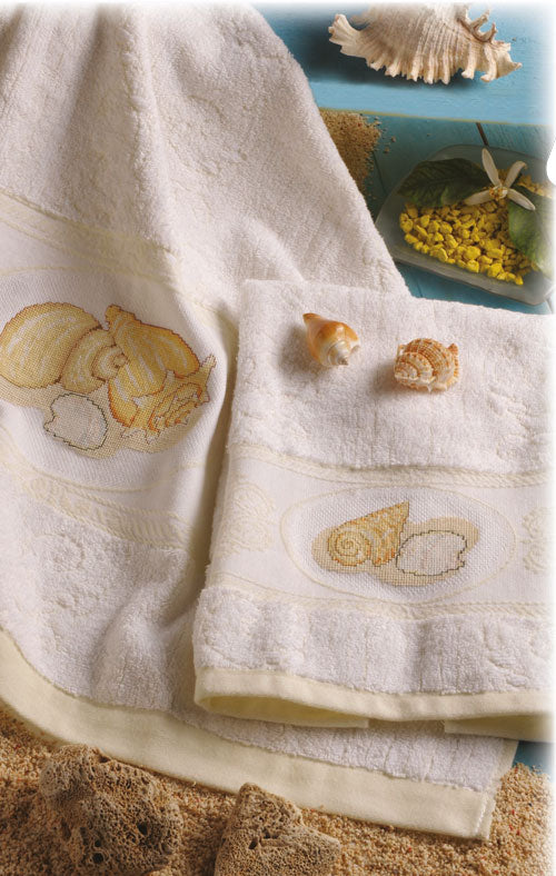 asciugamani con bordo di conchiglie - schema punto croce